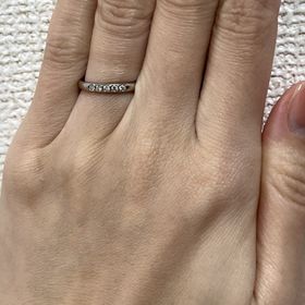 【ラザール ダイヤモンド(LAZARE DIAMOND)の口コミ】 シンプルなデザインが良かったのでこれにした。ダイヤモンドも一つ、三つ…