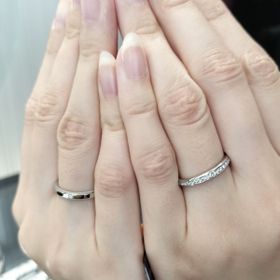 【ラザール ダイヤモンド(LAZARE DIAMOND)の口コミ】 エレガントなデザインで、とても魅力的な結婚指輪でした。
既に店舗に置い…