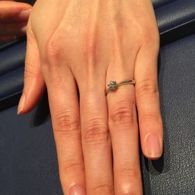 【銀座ダイヤモンドシライシの口コミ】 一粒のダイヤなので、ダイヤモンドが際立つシンプルデザインです。
予算内…