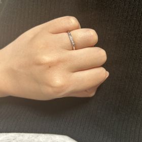 【アイプリモ(I-PRIMO)の口コミ】 ウェーブタイプで細身の指輪なため、指がとても細長く綺麗に見える。婚約…