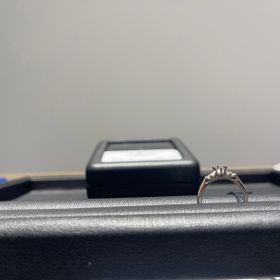 【ラザール ダイヤモンド(LAZARE DIAMOND)の口コミ】 指輪のデザインはとても豪華で上品なタイプになります。派手につけたい人…