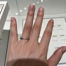 【MIKIMOTO(ミキモト)の口コミ】 ダイヤが３つついてるものが気になり、太さが2種類あり、こちらは細い方を…