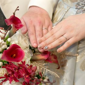 【アイプリモ(I-PRIMO)の口コミ】 少し捻ったようなデザインが可愛く、捻りが男女逆になっています。女性の…