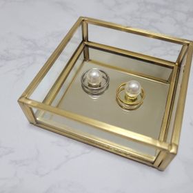 【shihara(シハラ)の口コミ】 プラチナの素材で作られたこのリングは、洗練された単純さが特徴であり、…