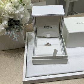 【シャネル(CHANEL)の口コミ】 特徴的な可愛いデザインの指輪です。購入する前に多くのブランドの指輪を…