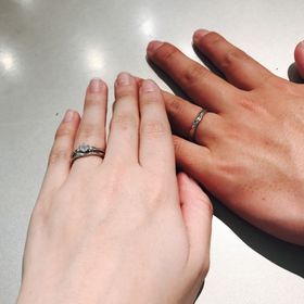 【COLANY(コラニー)の口コミ】 婚約指輪を彼がサプライズで選んで買ってくれていました。婚約指輪のデザ…