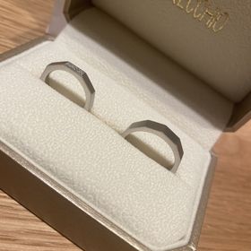 【ORECCHIO(オレッキオ)の口コミ】 同じデザインでも太さが違うものがあり、夫婦で全く同じではないがペアだ…