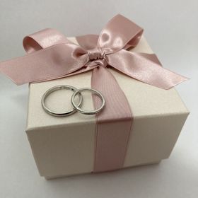 【アイプリモ(I-PRIMO)の口コミ】 ダイヤモンド3石がキラキラするデザインです。斜めライン2本もエレガント…