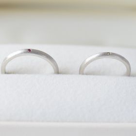 【CRAFY(クラフィ)の口コミ】 ピカピカと光る指輪ではなく、ツヤがあまりないシンプルなモノが良くて、…