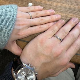 【4℃ BRIDAL(ヨンドシーブライダル)の口コミ】 ミルグレインで全体1周デザインが入っているものが希望だった。素材はpt95…