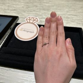 【TRECENTI(トレセンテ)の口コミ】 3つダイヤが並んだデザインで、真ん中に連れて細くなっていく形の指輪を求…