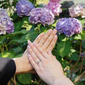 【俄(にわか)の口コミ】 何件か回って俄の指輪にきめましたがとにかくつけ心地がよく、他のブラン…