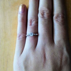 【ギンザタナカブライダル(GINZA TANAKA BRIDAL)の口コミ】 ダイヤを留める金具が５爪のものを選びました。お花か星のように見えて、…