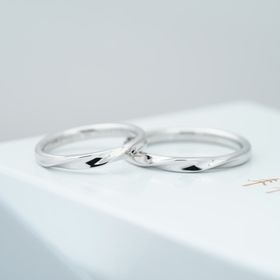 【THREE TREES(スリーツリーズ)の口コミ】 シルバーリングに捻りを加えたものを作りました。デザイン・色・は自分た…