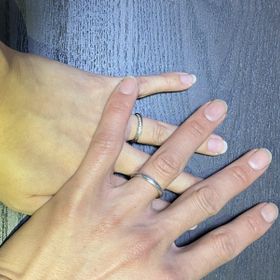 【4℃ BRIDAL(ヨンドシーブライダル)の口コミ】 最初見た時はダイヤがイヤらしく見えるかもと思ってたのですが、いざ着け…