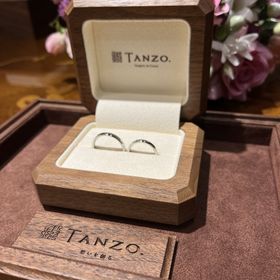 【TANZO.(鍛造指輪)の口コミ】 毎日つけるので飽きがこないシンプルなデザイン、婚約指輪など他の指輪と…