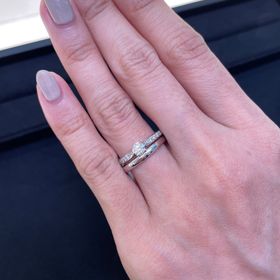 【ティファニー(Tiffany & Co.)の口コミ】 横まで小さいダイヤが入っているデザインです。華やかで素敵ですよとおす…