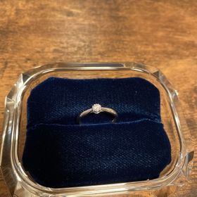 【ヴァンドーム青山(VENDOME AOYAMA)の口コミ】 婚約指輪の決め手はデザインがとてもシンプルで、どんな服でも似合うもの…