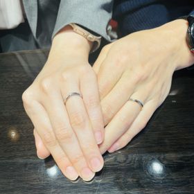 【ケイウノ ブライダル(K.UNO BRIDAL)の口コミ】 ピンクゴールドのラインが可愛い！
婚約指輪を購入しない代わり、キラキラ…