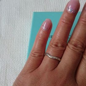 【ティファニー(Tiffany & Co.)の口コミ】 よくある一般的な結婚指輪に比べて細めなので、指にはめた時に違和感がな…