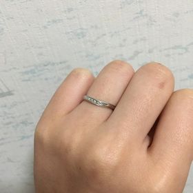 【銀座ダイヤモンドシライシの口コミ】 ざっくりと欲しいデザインが元々あり、
店舗に行って自分の指にはめたら、…