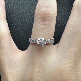 【カオキ　ダイヤモンド専門卸直営店の口コミ】 0.5カラットは絶対条件で、
その中でクオリティも外せない条件があった中…