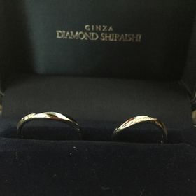 【銀座ダイヤモンドシライシの口コミ】 お互いの指の形にとてもあっていたからです。またデザインもシンプルで好…
