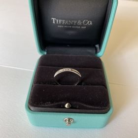 【ティファニー(Tiffany & Co.)の口コミ】 ダイヤモンドが1粒のものと悩んでましたが、実際付けてみて即決しました。…