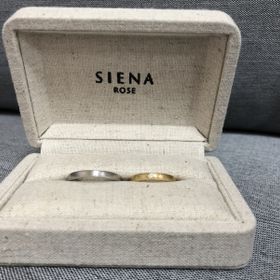 【SIENAROSE(シエナロゼ)の口コミ】 普段つけていても浮かないもので長く付けられるデザイン
男性はシルバーを…