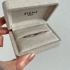 【SIENAROSE(シエナロゼ)の口コミ】 シエナロゼしかない、プラチナとゴールドが合わさったロゼチナは肌なじみ…