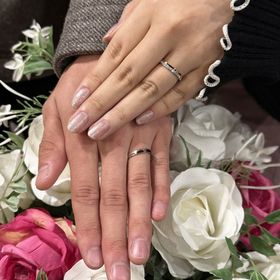 【TANZO.(鍛造指輪)の口コミ】 プラチナとピンクゴールドを使い、S字のカーブにしていただきました。サイ…