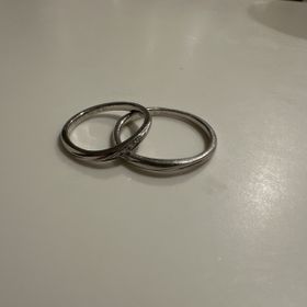 【新光堂の口コミ】 指輪は細めのデザインになっていて、指が細く、きれいに見えると思います…