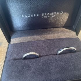 【ラザール ダイヤモンド(LAZARE DIAMOND)の口コミ】 ダイヤモンドがななめにはいっており、指が綺麗に見えます！
また、さすが…