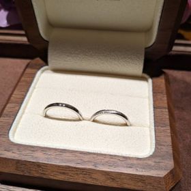 【TANZO.(鍛造指輪)の口コミ】 この指輪は私たちの結婚式のために購入しました。デザインはシンプルでエ…