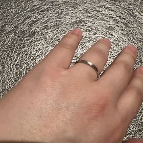 【アイプリモ(I-PRIMO)の口コミ】 艶ありプラチナがベースで、一部にのみ艶消し加工をしたコンビデザインに…