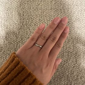 【出雲結(いずもゆい)の口コミ】 私自身指が短く指輪が似合わないと感じていましたが、今回選んだ風結の指…