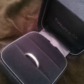 【ティファニー(Tiffany & Co.)の口コミ】 ダイヤモンド等がついていないシンプルな結婚指輪が欲しく、まずは定番のT…