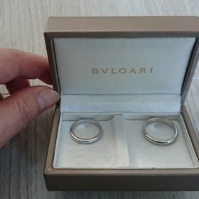 【ブルガリ(BVLGARI)の口コミ】 毎日つけるものなのでシンプルな指輪を探していました。予算の関係もあり…
