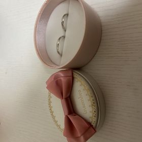 【insembre(インセンブレ)の口コミ】 シンプルなデザインで指輪を探してました。この指輪はシンプルだけどしっ…