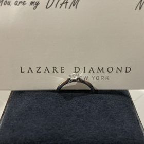 【ラザール ダイヤモンド(LAZARE DIAMOND)の口コミ】 シンプルで飽きのこないデザインが1番のおすすめポイントです。箱の中に眠…