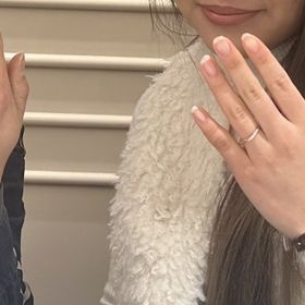 【ラザール ダイヤモンド(LAZARE DIAMOND)の口コミ】 ダイヤモンドがななめに入っており、洗練されたデザイン。
これからの結婚…