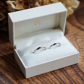 【THREE TREES(スリーツリーズ)の口コミ】 デザインや、入れたい文字などを自分で選ぶことができるところ。価格も既…