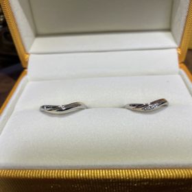 【ケイウノ ブライダル(K.UNO BRIDAL)の口コミ】 既製品をベースにセミオーダーしました。日常使いできるシンプルなデザイ…