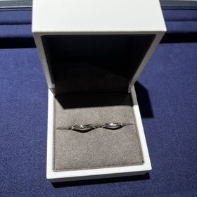 【One&Only(ワンアンドオンリー)の口コミ】 シンプルで飽きのこないデザインと形に良いなと思いました。ダイヤもあり…