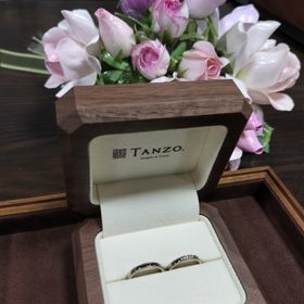 【TANZO.(鍛造指輪)の口コミ】 まず、製法が鍛造製法なため長くつける指輪として適していると感じました…