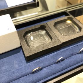 【4℃ BRIDAL(ヨンドシーブライダル)の口コミ】 シンプルで年齢を問わず使用できるものを選びたかったのでこちらのデザイ…