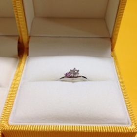 【ケイウノ ブライダル(K.UNO BRIDAL)の口コミ】 指輪購入から入籍まで3ヶ月程しかなかったため、婚約指輪の購入は考えてい…