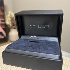 【ラザール ダイヤモンド(LAZARE DIAMOND)の口コミ】 上からも横からもダイヤが見えるデザインがとても気に入っています。(3面…