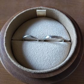 【COLANY(コラニー)の口コミ】 シンプルだけど、ただシンプルすぎず、指がキレイにみえる上品なデザイン…