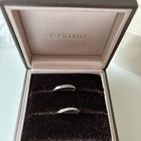 【アイプリモ(I-PRIMO)の口コミ】 ダイヤが５つ付いていて、キラキラがすごく可愛いし、夫の指輪はマット加…